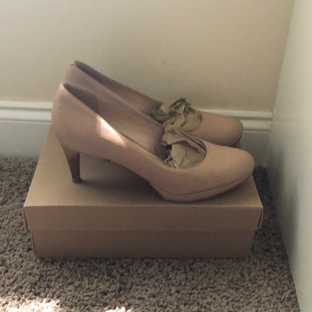 Cole Haan pump
